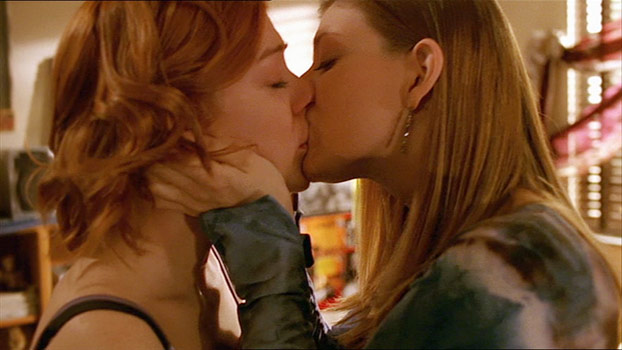 Scene from Buffy the Vampire Slayer: Willow and Tara kissing